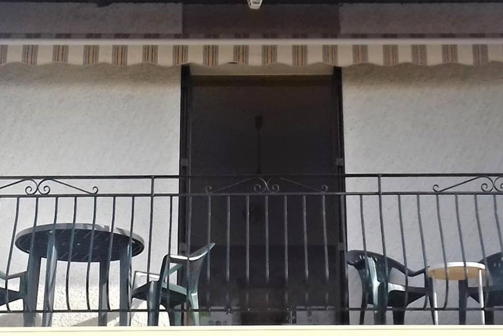 Spacieux Appartement Proche Centre Et Piscine Condom Exteriér fotografie